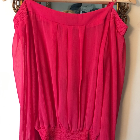 GUESS ❤️️ Cold shoulder top - Picture 5 of 6